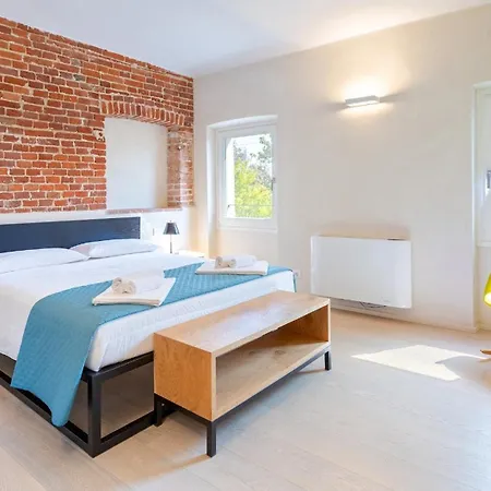 Boemia 10, Emma Villa *