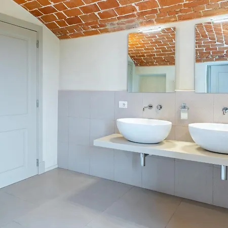 Villa Boemia 10, Emma İskenderiye