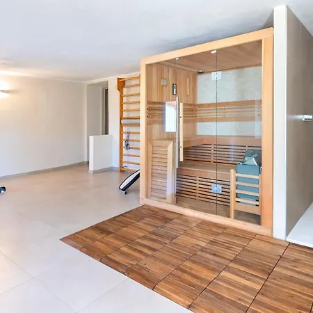 Boemia 10, Emma Villa