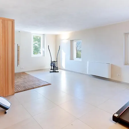 Villa Boemia 10, Emma