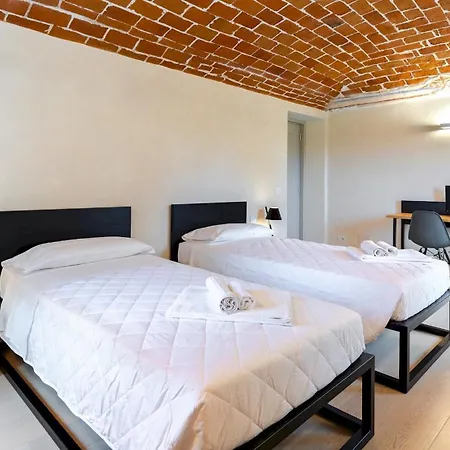 Boemia 10, Emma İskenderiye