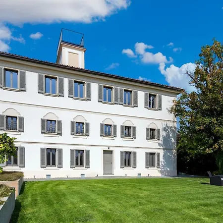 Boemia 10, Emma Villa *