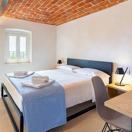 Boemia 10, Emma * İskenderiye