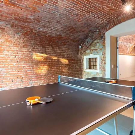 Villa Boemia 10, Emma