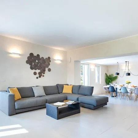 Villa Boemia 10, Emma İskenderiye