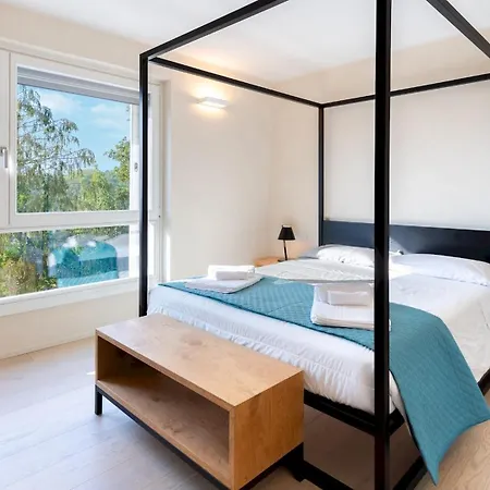 Villa Boemia 10, Emma *