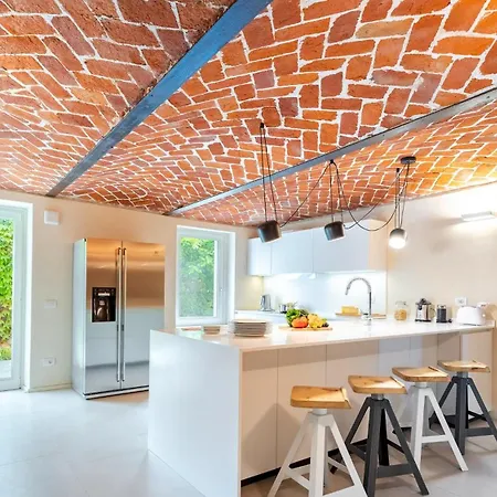 Boemia 10, Emma İskenderiye