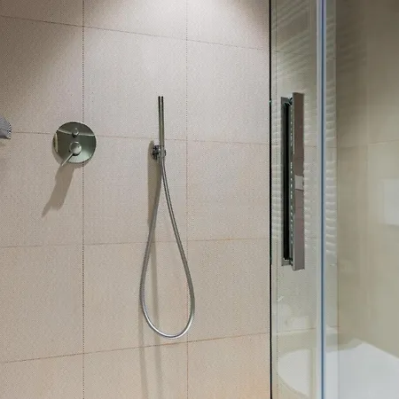 Villa Boemia 10, Emma