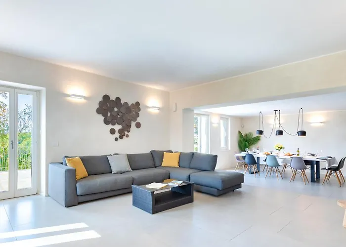 Villa Boemia 10, Emma Alessandria